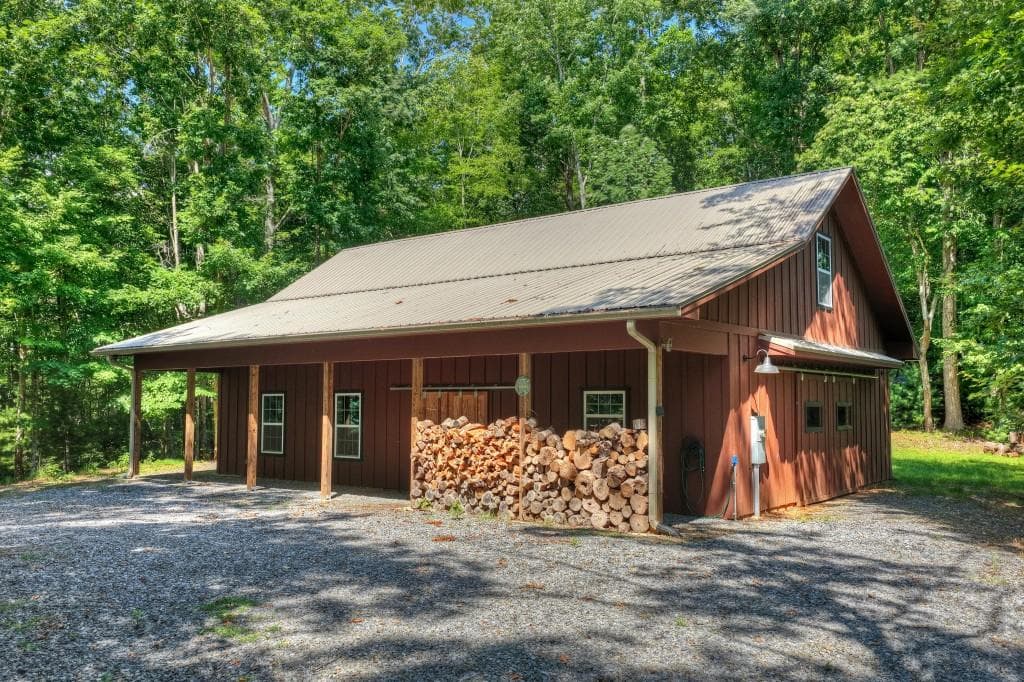 4 bedroom, 4 bathroom, 2,240 sq ft single family residence for sale at 160 Adams Circle, Mineral Bluff, GA 30559 — photo 7