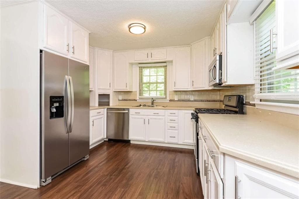 4 bedroom, 3 bathroom, 2,140 sq ft single family residence for sale at 6581 Windsor Drive, Acworth, GA 30102 — photo 7