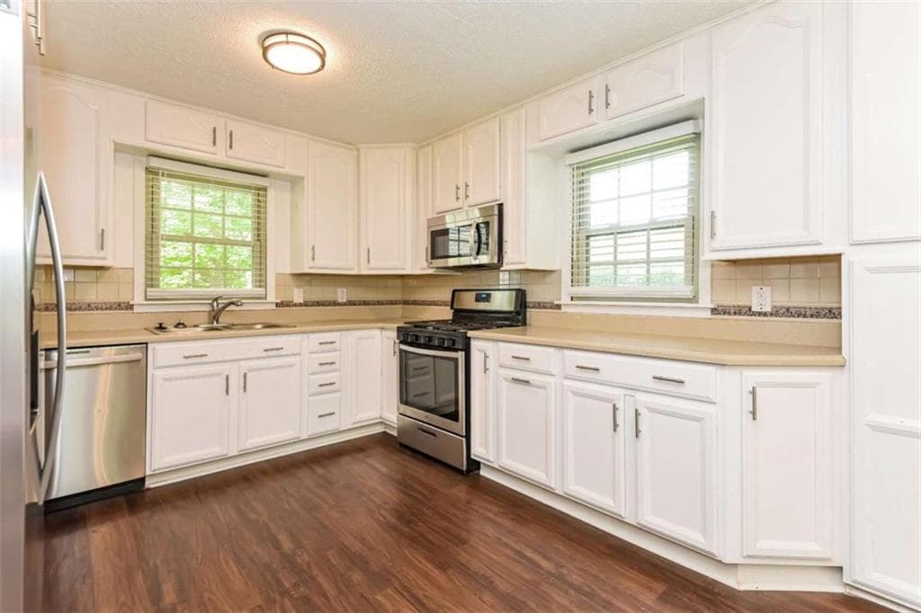 4 bedroom, 3 bathroom, 2,140 sq ft single family residence for sale at 6581 Windsor Drive, Acworth, GA 30102 — photo 8