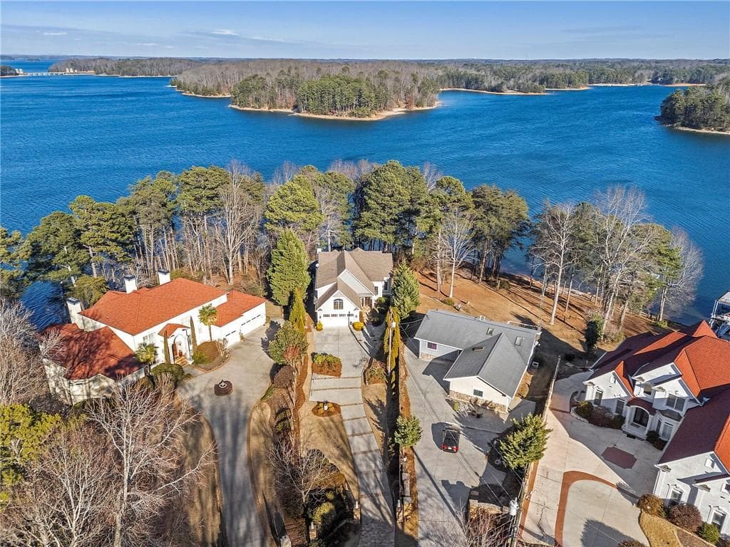 4 bedroom, 5 bathroom, 5,500 sq ft single family residence for sale at 6402 Lakeview Drive, Buford, GA 30518 — photo 2