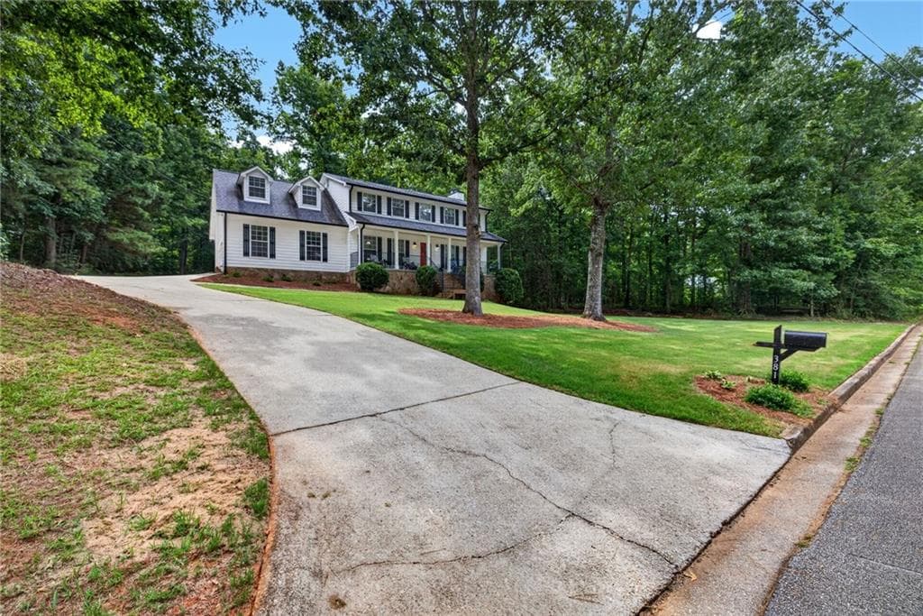 4 bedroom, 3 bathroom, 2,662 sq ft single family residence for sale at 381 Country Lake Drive, Mcdonough, GA 30252 — photo 3