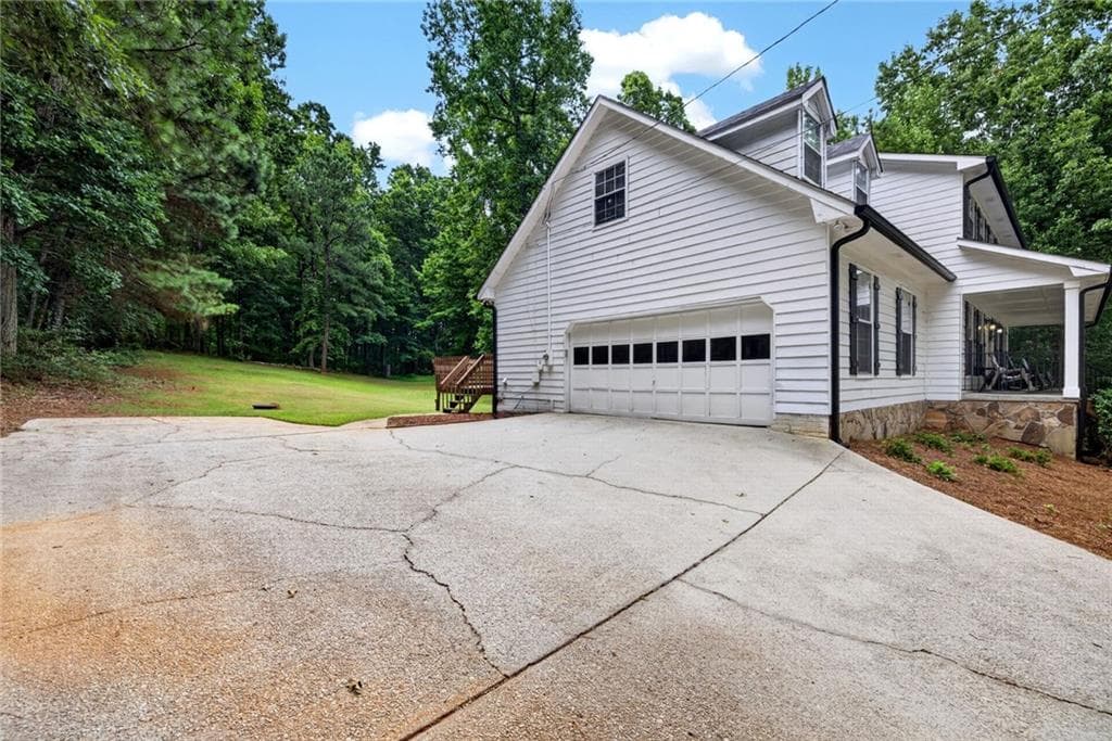 4 bedroom, 3 bathroom, 2,662 sq ft single family residence for sale at 381 Country Lake Drive, Mcdonough, GA 30252 — photo 6