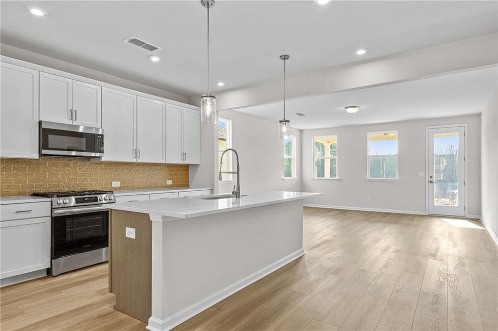 3 bedroom, 3 bathroom, 2,200 sq ft single family residence for sale at 1580 Savory Way, Loganville, GA 30052 — photo 7