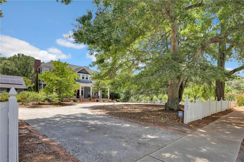 4 bedroom, 4 bathroom, 4,004 sq ft single family residence for sale at 1102 Emory Street, Oxford, GA 30054 — photo 3