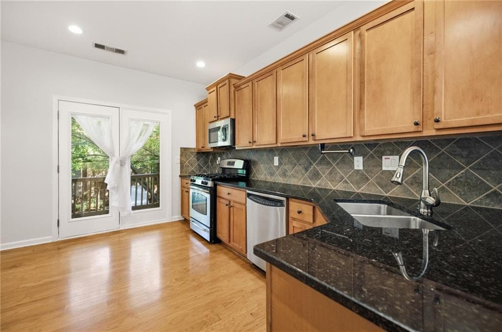 2 bedroom, 3 bathroom, 1,492 sq ft townhouse for rent at 865 Commonwealth Avenue, Atlanta, GA 30312 for $2,650 a month — photo 7