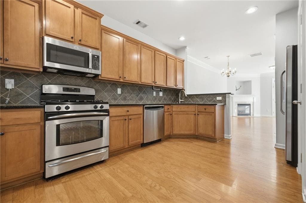 2 bedroom, 3 bathroom, 1,492 sq ft townhouse for rent at 865 Commonwealth Avenue, Atlanta, GA 30312 for $2,650 a month — photo 6