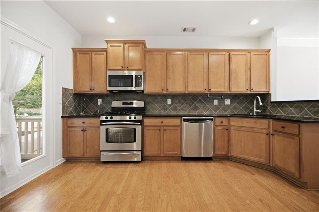 2 bedroom, 3 bathroom, 1,492 sq ft townhouse for rent at 865 Commonwealth Avenue, Atlanta, GA 30312 for $2,650 a month — photo 5