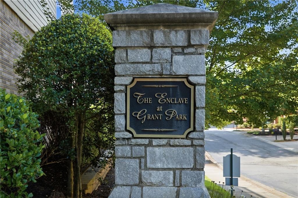 2 bedroom, 3 bathroom, 1,492 sq ft townhouse for rent at 865 Commonwealth Avenue, Atlanta, GA 30312 for $2,650 a month — photo 4