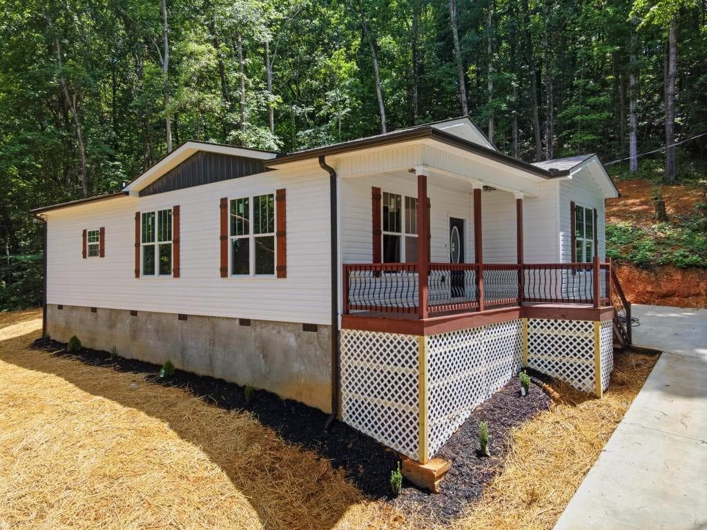 3 bedroom, 2 bathroom, 1,650 sq ft single family residence for sale at 171 N DALE Street, Calhoun, GA 30701