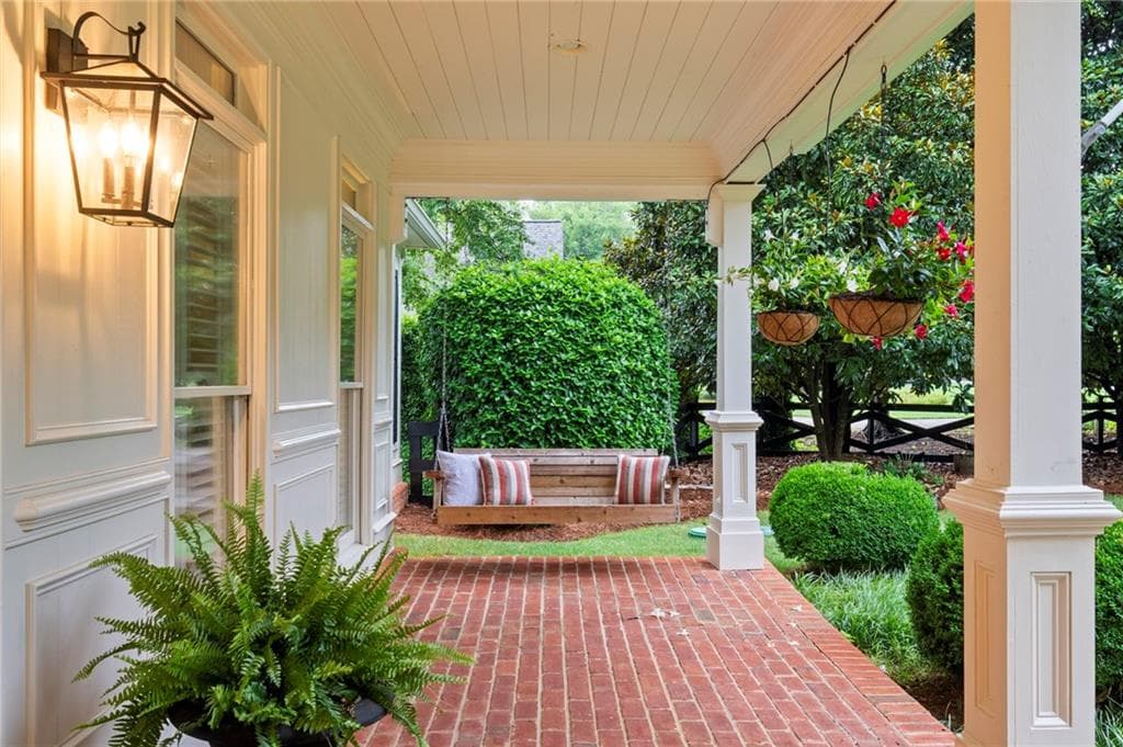 6 bedroom, 6 bathroom, 7,150 sq ft single family residence under contract at 2610 Hopewell Plantation Drive, Alpharetta, GA 30004 — photo 4
