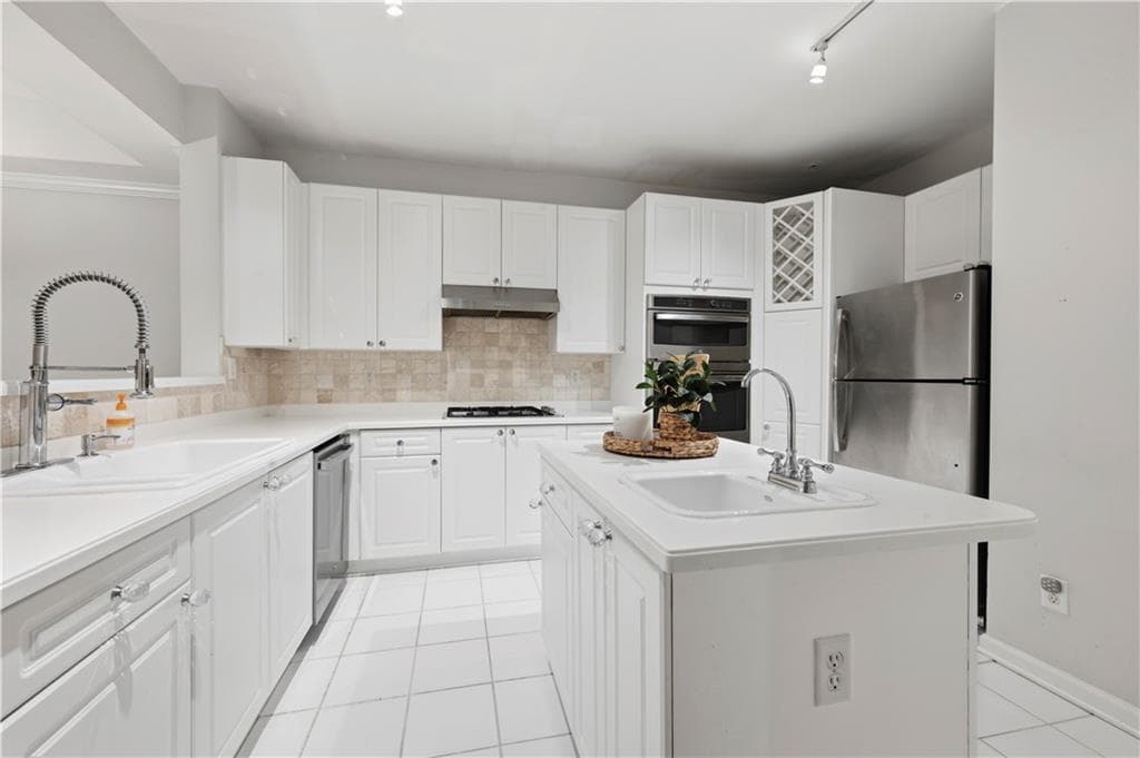 2 bedroom, 2 bathroom, 1,350 sq ft condominium for sale at 424 Lindbergh Drive 208, Atlanta, GA 30305 — photo 7