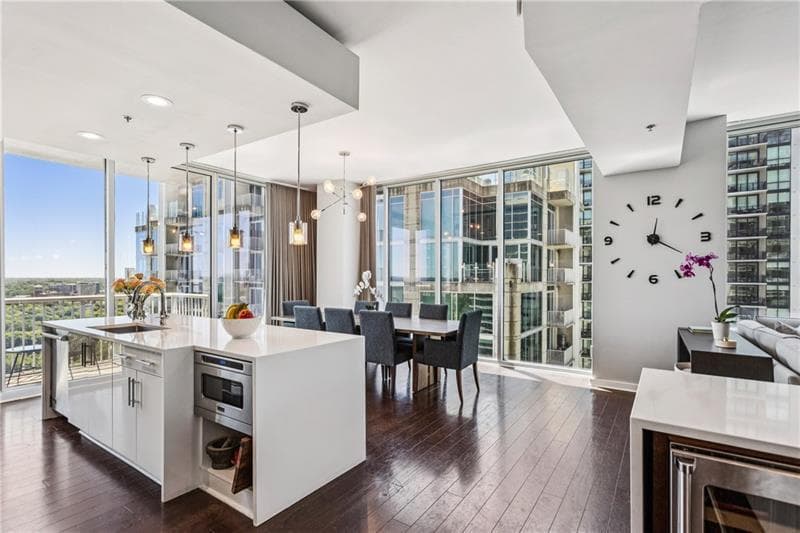 3 bedroom, 3 bathroom, 2,002 sq ft condominium for sale at 855 Peachtree Street 2013, Atlanta, GA 30308 — photo 2