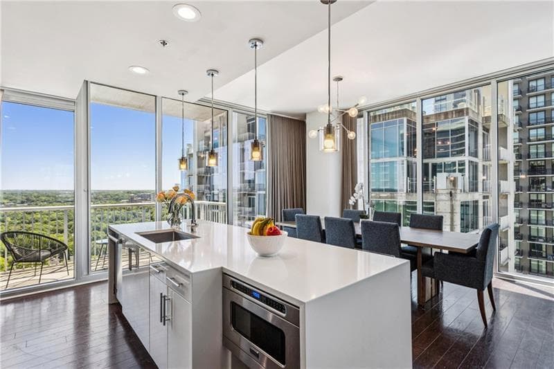 3 bedroom, 3 bathroom, 2,002 sq ft condominium for sale at 855 Peachtree Street 2013, Atlanta, GA 30308 — photo 4