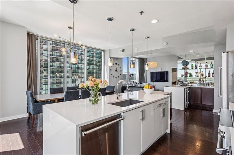 3 bedroom, 3 bathroom, 2,002 sq ft condominium for sale at 855 Peachtree Street 2013, Atlanta, GA 30308 — photo 5