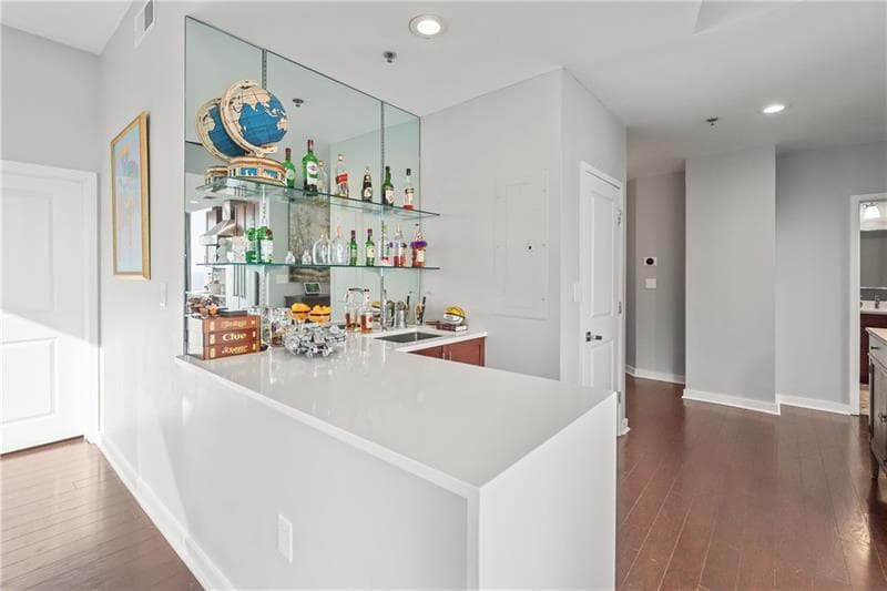3 bedroom, 3 bathroom, 2,002 sq ft condominium for sale at 855 Peachtree Street 2013, Atlanta, GA 30308 — photo 10