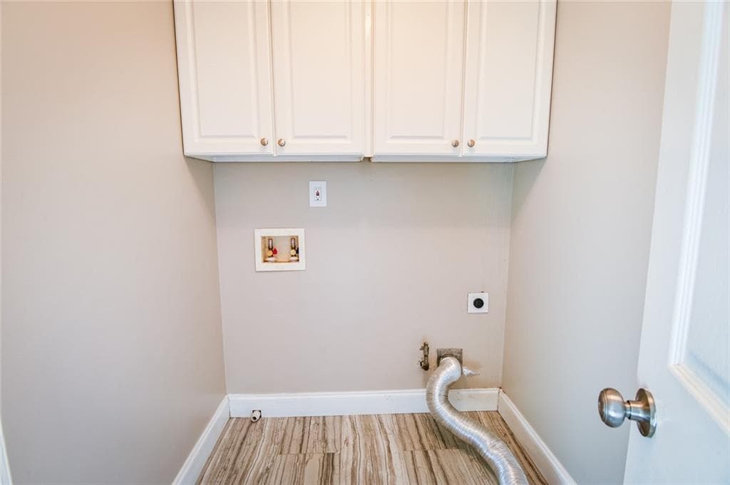 6 bedroom, 4 bathroom, 4,244 sq ft single family residence for sale at 7110 Dressage Way, Cumming, GA 30040 — photo 9