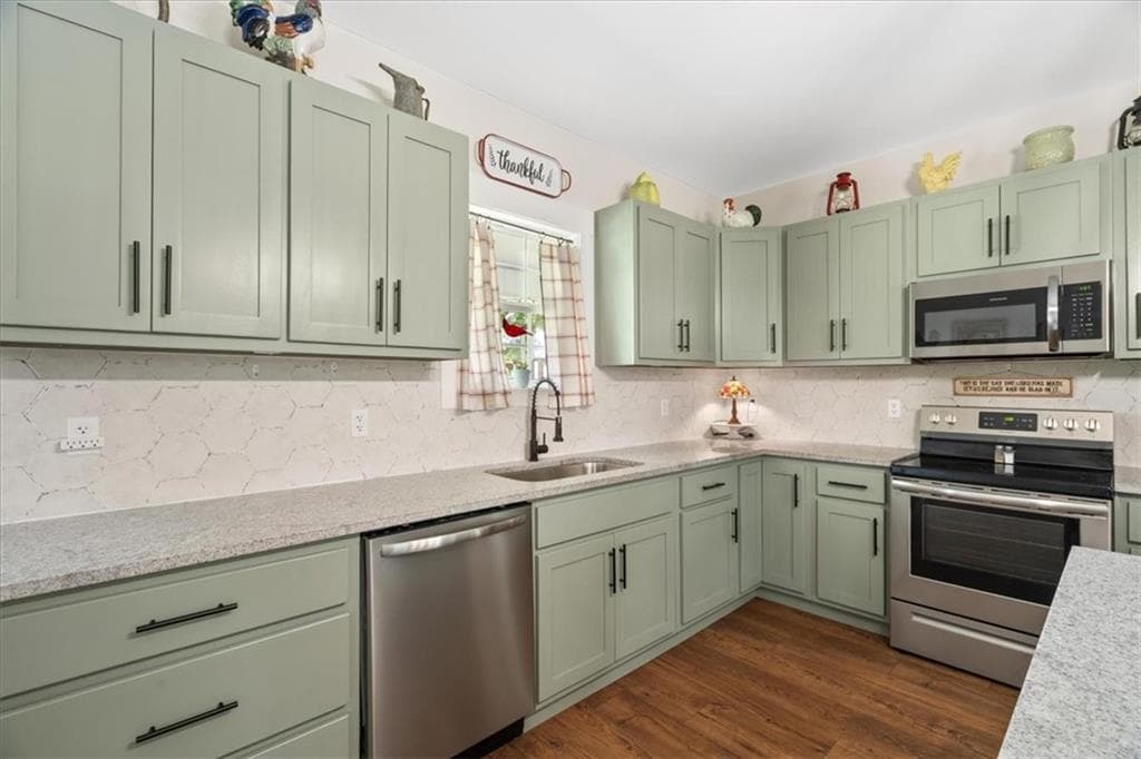 3 bedroom, 2 bathroom, 1,600 sq ft single family residence for sale at 415 W Fort Street, Chatsworth, GA 30705 — photo 4