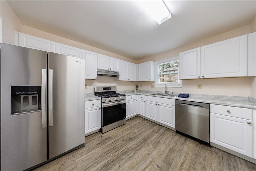 2 bedroom, 2 bathroom, 1,232 sq ft townhouse for rent at 1248 Falling Water Drive, Smyrna, GA 30080 for $1,895 a month — photo 4