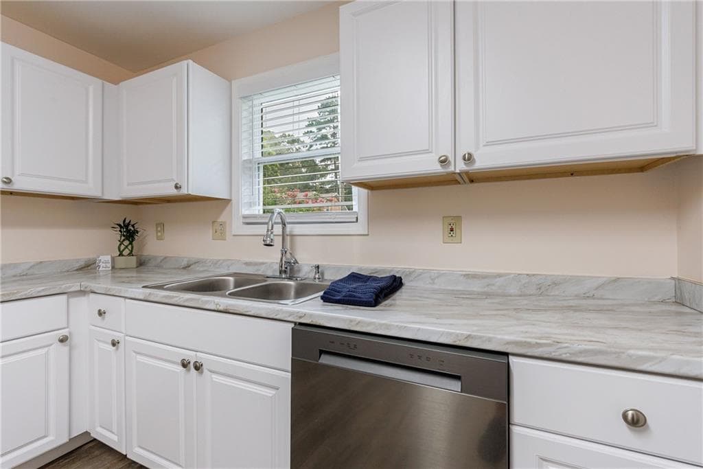 2 bedroom, 2 bathroom, 1,232 sq ft townhouse for rent at 1248 Falling Water Drive, Smyrna, GA 30080 for $1,895 a month — photo 6
