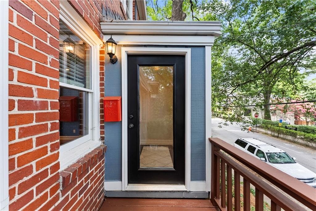 3 bedroom, 2 bathroom, 1,238 sq ft townhouse under contract at 842 Argonne Avenue, Atlanta, GA 30308 — photo 3