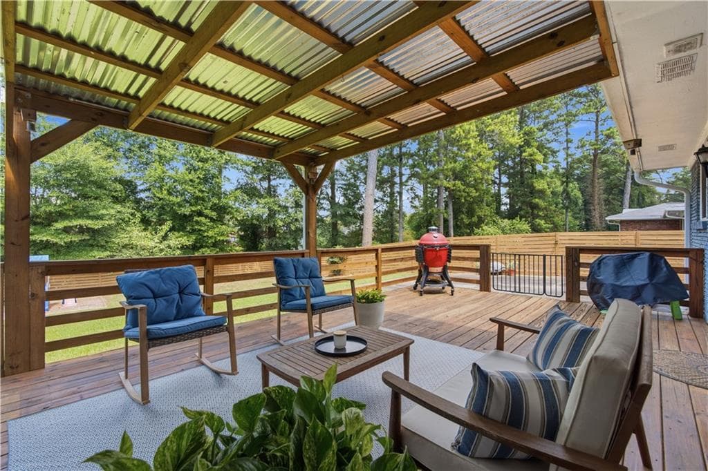 3 bedroom, 2 bathroom, 1,950 sq ft single family residence under contract at 1891 Shepherd Circle, Atlanta, GA 30311 — photo 3