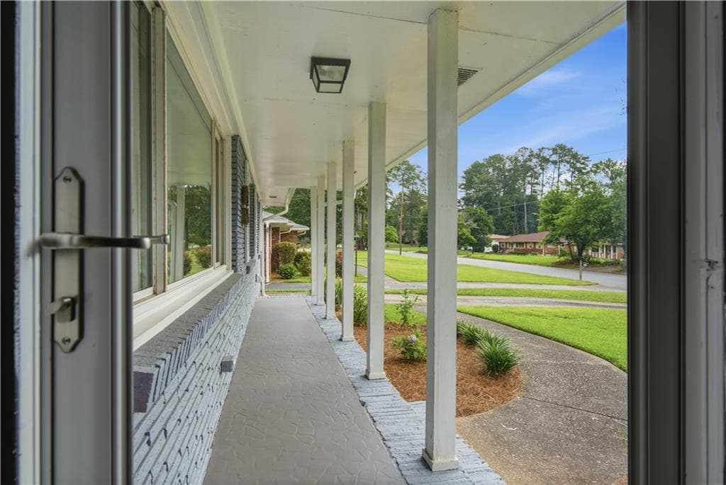 3 bedroom, 2 bathroom, 1,950 sq ft single family residence under contract at 1891 Shepherd Circle, Atlanta, GA 30311 — photo 7
