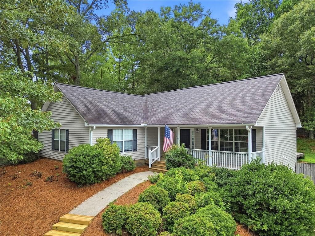 3 bedroom, 2 bathroom, 1,734 sq ft single family residence for sale at 5295 Harris Creek Drive, Cumming, GA 30040 — photo 3