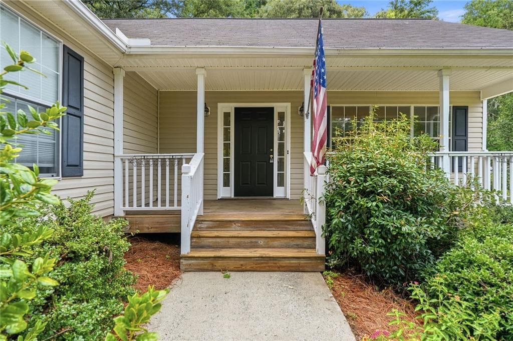 3 bedroom, 2 bathroom, 1,734 sq ft single family residence for sale at 5295 Harris Creek Drive, Cumming, GA 30040 — photo 4