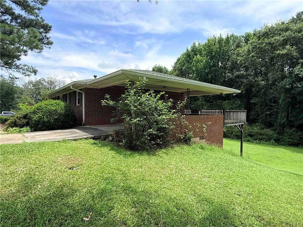 3 bedroom, 2 bathroom, 1,392 sq ft single family residence for sale at 59 James Street, Tallapoosa, GA 30176 — photo 2