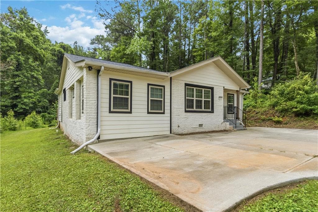 3 bedroom, 3 bathroom, 1,754 sq ft single family residence for sale at 3920 Jailette Road, College Park, GA 30349 — photo 2