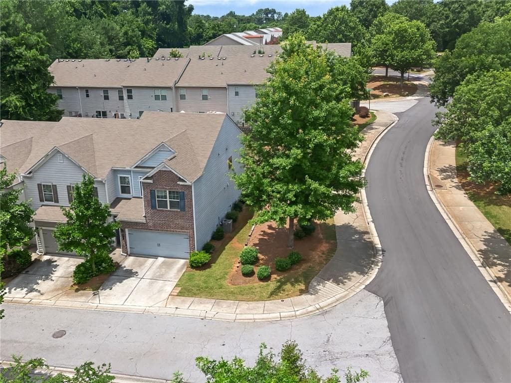 4 bedroom, 3 bathroom, 1,776 sq ft townhouse for sale at 2573 Parkwood Cove Drive, Atlanta, GA 30340 — photo 2