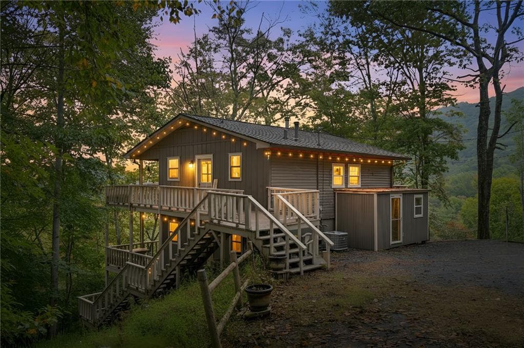 6 bedroom, 3 bathroom, 2,300 sq ft single family residence for sale at 4113 White Oak Drive, Hiawassee, GA 30546 — photo 2
