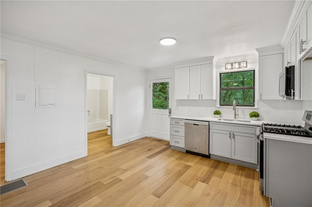 6 bedroom, 3 bathroom, 2,300 sq ft single family residence for sale at 4113 White Oak Drive, Hiawassee, GA 30546 — photo 9