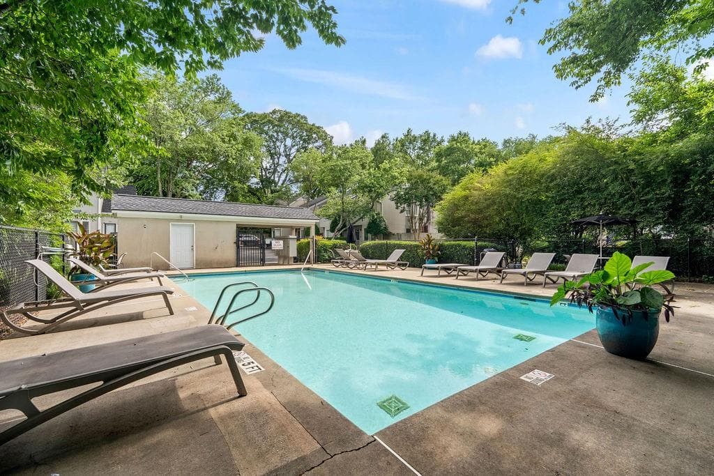 2 bedroom, 3 bathroom, 1,252 sq ft townhouse for sale at 502 Defoors Landing, Atlanta, GA 30318 — photo 4