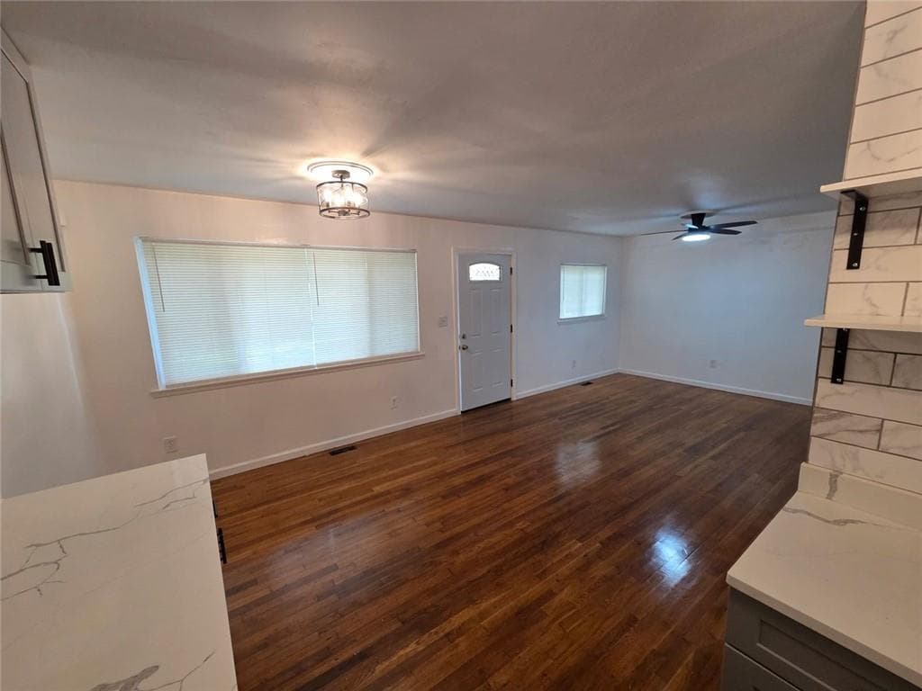 3 bedroom, 1 bathroom, 900 sq ft single family residence for sale at 2396 Clarissa Drive, Atlanta, GA 30318 — photo 3