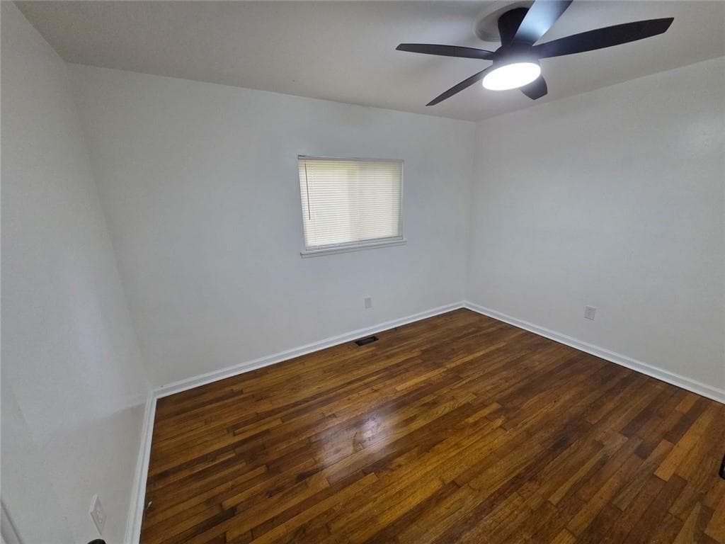 3 bedroom, 1 bathroom, 900 sq ft single family residence for sale at 2396 Clarissa Drive, Atlanta, GA 30318 — photo 4