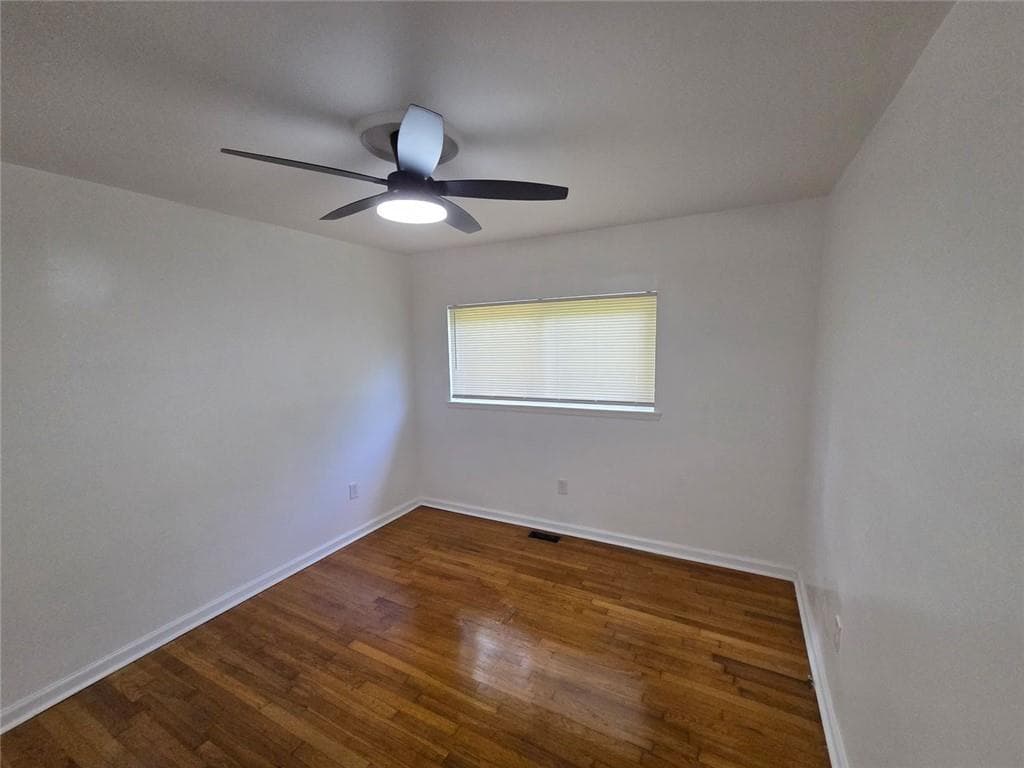 3 bedroom, 1 bathroom, 900 sq ft single family residence for sale at 2396 Clarissa Drive, Atlanta, GA 30318 — photo 5