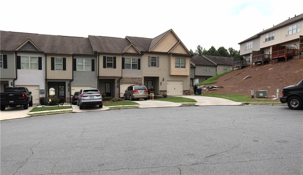 3 bedroom, 3 bathroom, 1,474 sq ft townhouse for sale at 1740 Snapping Court, Winder, GA 30680 — photo 3