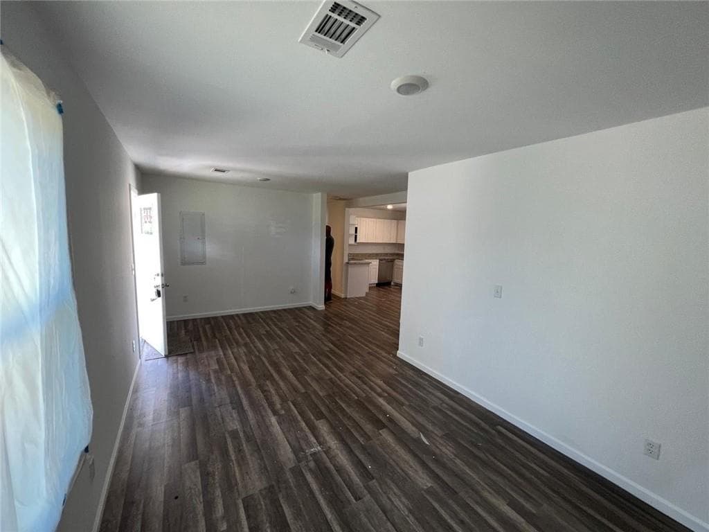 3 bedroom, 2 bathroom, 1,061 sq ft single family residence for sale at 6066 Creekford Drive, Lithonia, GA 30058 — photo 3