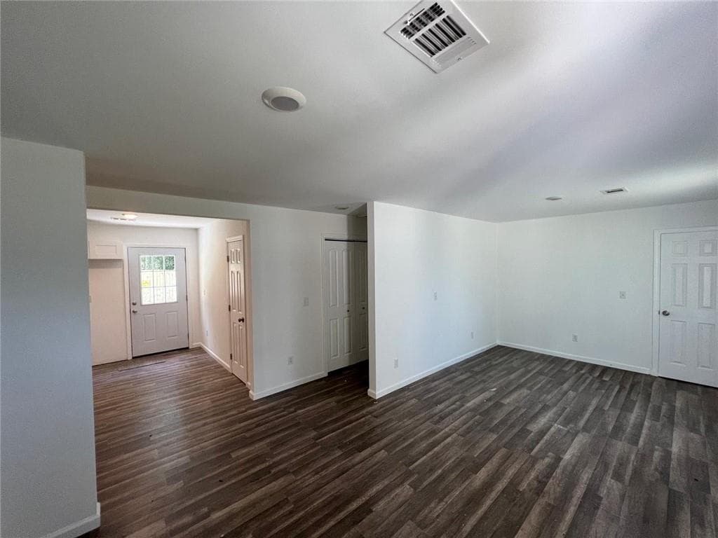 3 bedroom, 2 bathroom, 1,061 sq ft single family residence for sale at 6066 Creekford Drive, Lithonia, GA 30058 — photo 4
