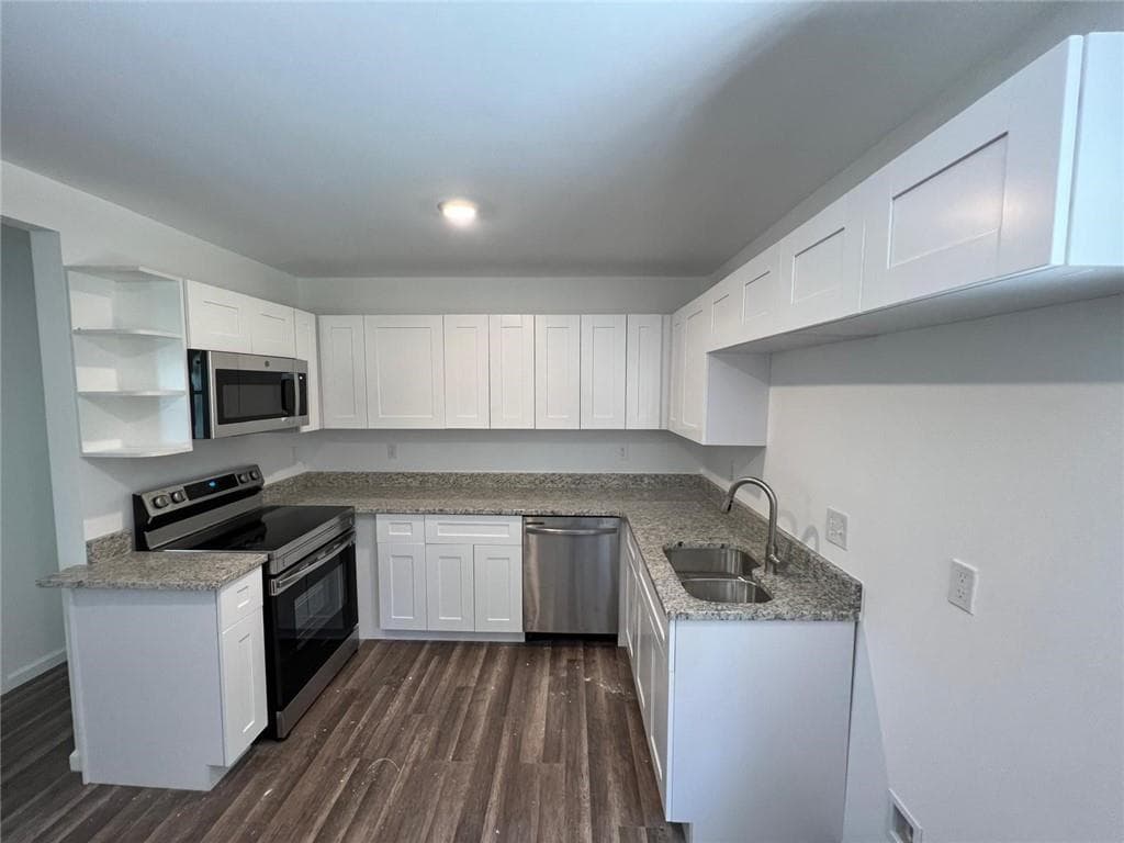 3 bedroom, 2 bathroom, 1,061 sq ft single family residence for sale at 6066 Creekford Drive, Lithonia, GA 30058 — photo 5