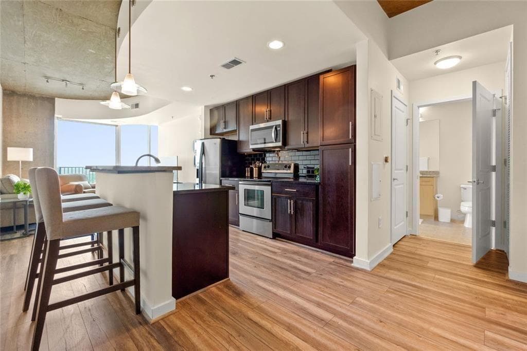1 bedroom, 1 bathroom, 796 sq ft condominium for sale at 361 17th Street 2120, Atlanta, GA 30363 — photo 9