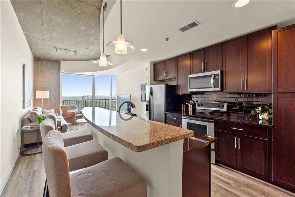 1 bedroom, 1 bathroom, 796 sq ft condominium for sale at 361 17th Street 2120, Atlanta, GA 30363 — photo 10
