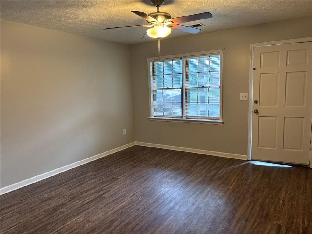 2 bedroom, 1 bathroom, 918 sq ft duplex for rent at 92 Fawn Path A, Dallas, GA 30132 for $1,400 a month — photo 3