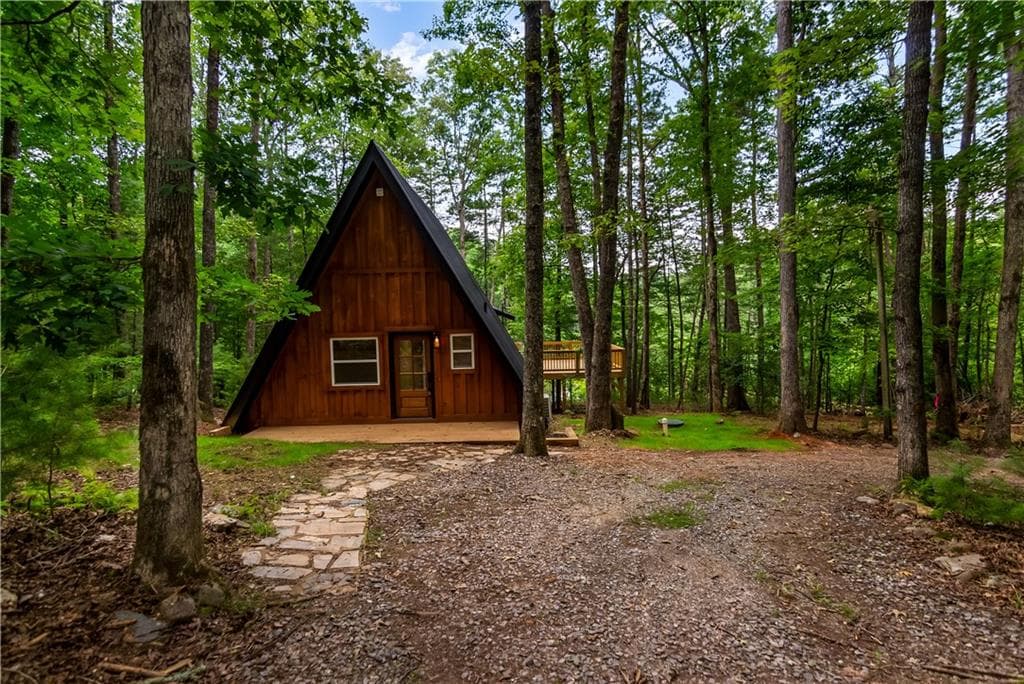 2 bedroom, 2 bathroom, 1,180 sq ft single family residence under contract at 3 Mountain Lake Road, Blue Ridge, GA 30513 — photo 4