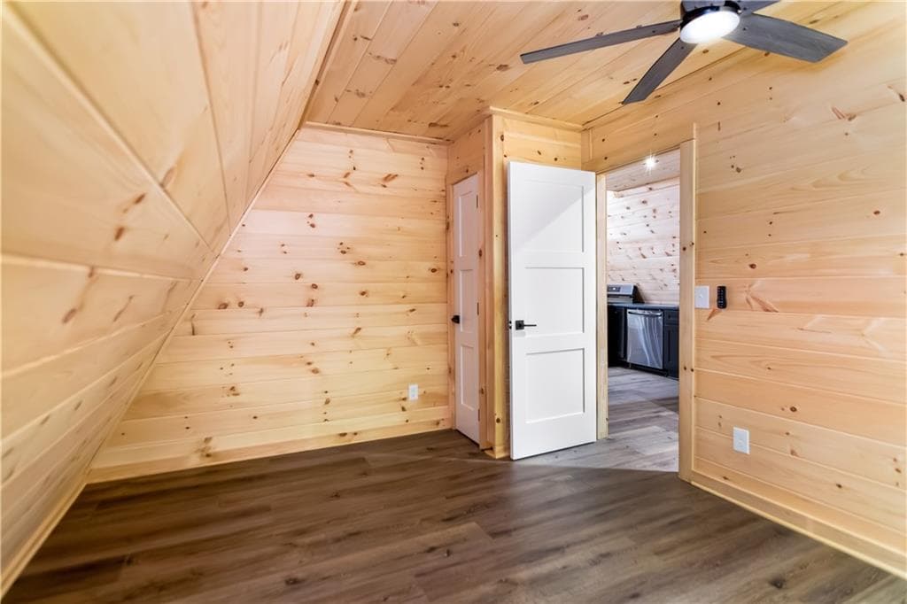 2 bedroom, 2 bathroom, 1,180 sq ft single family residence under contract at 3 Mountain Lake Road, Blue Ridge, GA 30513 — photo 8