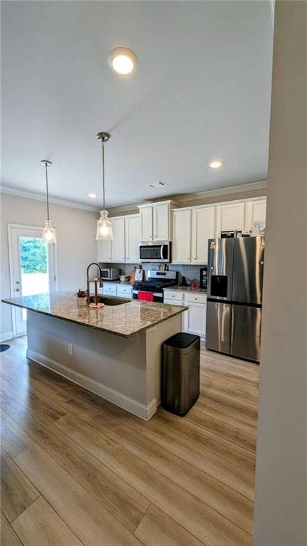 5 bedroom, 3 bathroom, 2,274 sq ft single family residence for sale at 5927 Belafonte Walk, Gainesville, GA 30506 — photo 9