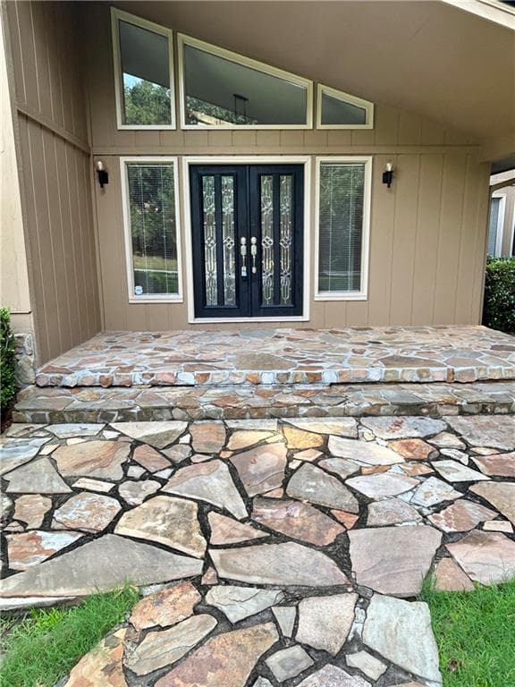 4 bedroom, 3 bathroom single family residence for rent at 115 Nesbit Ferry Place, Atlanta, GA 30350 for $3,740 a month — photo 2