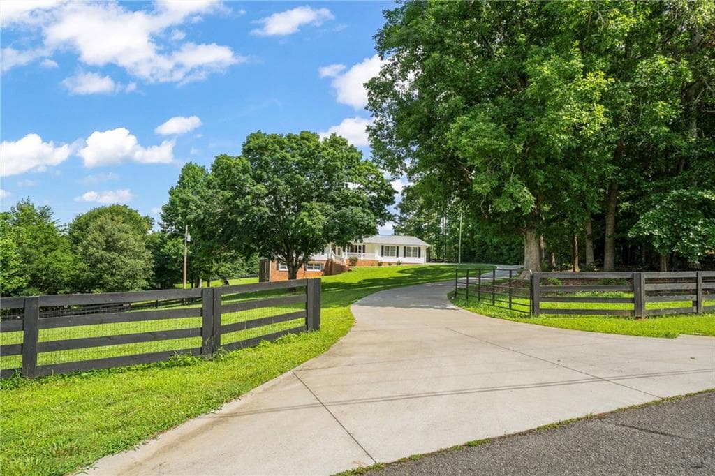 5 bedroom, 3 bathroom, 4,242 sq ft single family residence for sale at 851 Lacy Road, Canton, GA 30115 — photo 3