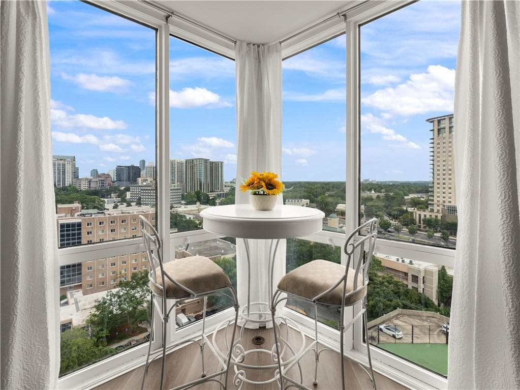 1 bedroom, 1 bathroom, 807 sq ft condominium for sale at 2870 Pharr Court South 1702, Atlanta, GA 30305 — photo 2